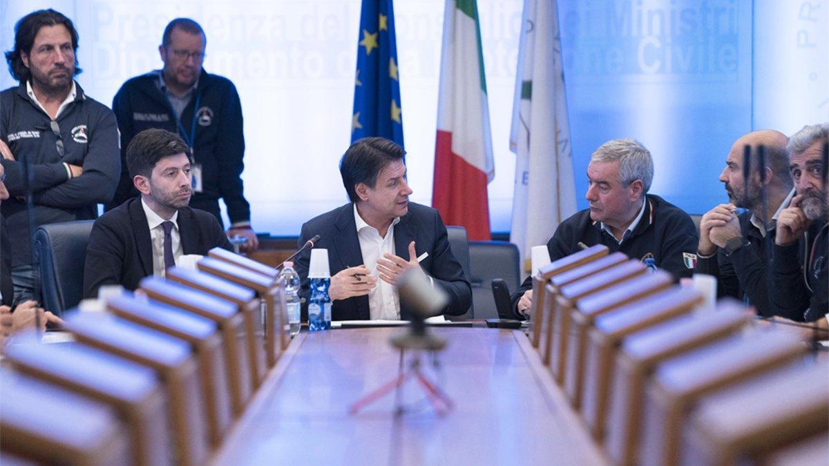 El primer ministro italiano, Giuseppe Conte, y el ministro de Salud, Roberto Speranza, lanzan mensajes de tranquilidad