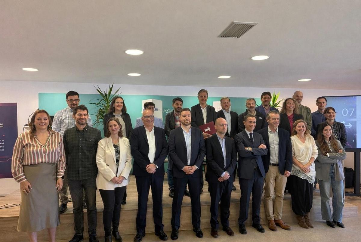 Foto de familia de participantes en la jornada