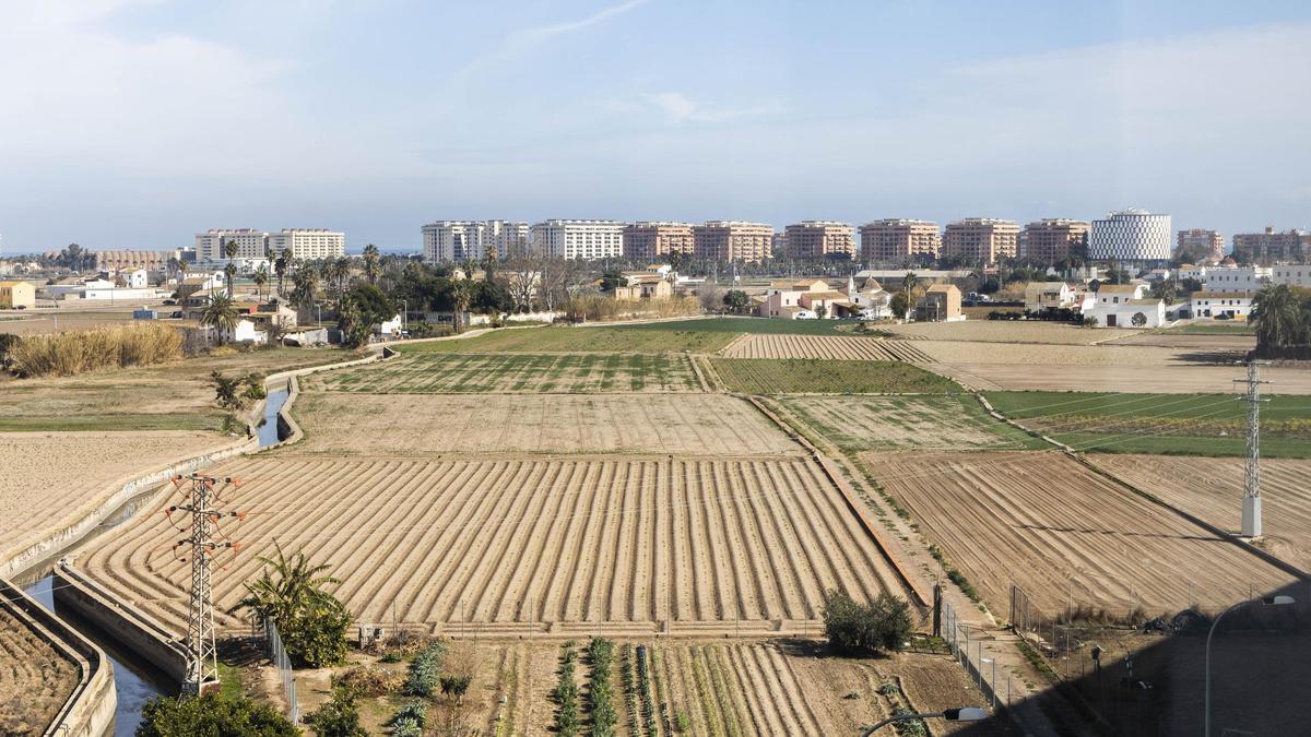 Acequia y huerta de Vera.