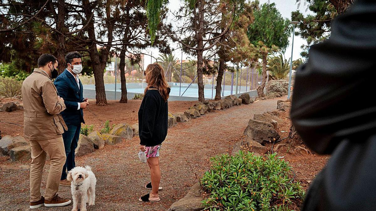 Yosimar Hernández y Luis Yeray Gutiérrez, en el parque Mayber Llombet. | | E.D.