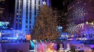 Nova York va repetir una tradició que es manté des de fa vuit dècades amb l’encesa de l’emblemàtic arbre de Nadal.