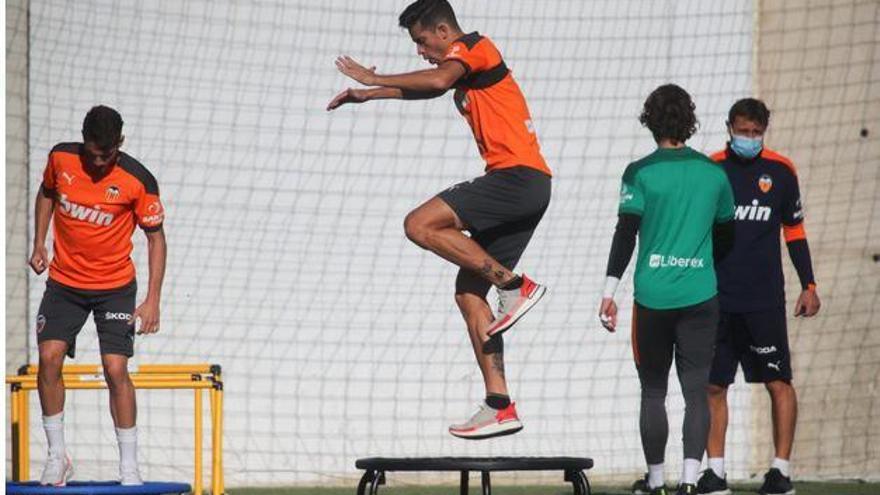 El Valencia CF prepara este martes el duelo autonómico