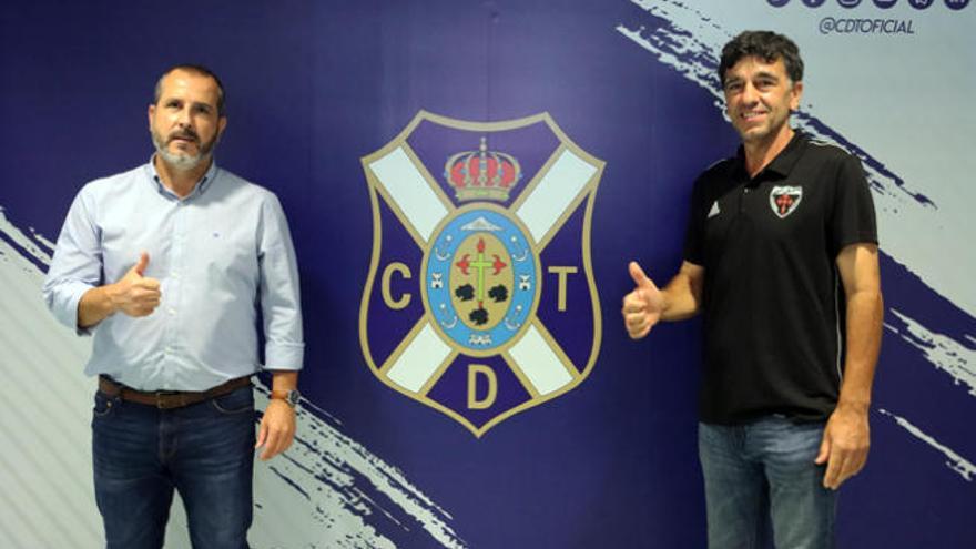 Juan José Rivero y Pedro Abdel Macías, en las oficinas del CD Tenerife.