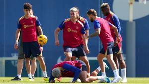 El entrenamiento completo del FC Barcelona antes de viajar a Cádiz