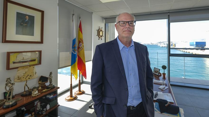 La Guardia Civil distingue al capitán marítimo de Las Palmas con la cruz del mérito