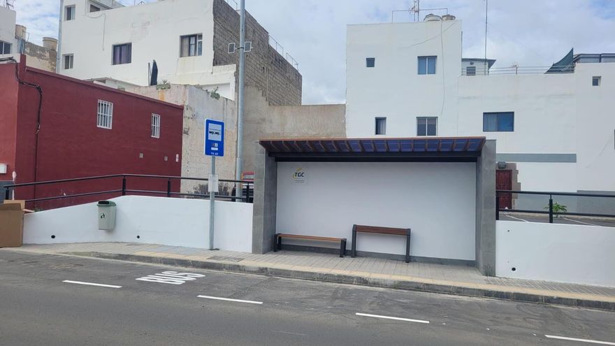 Arucas finaliza las obras para la reubicación de una parada de guagua con instalación de marquesina en Bañaderos