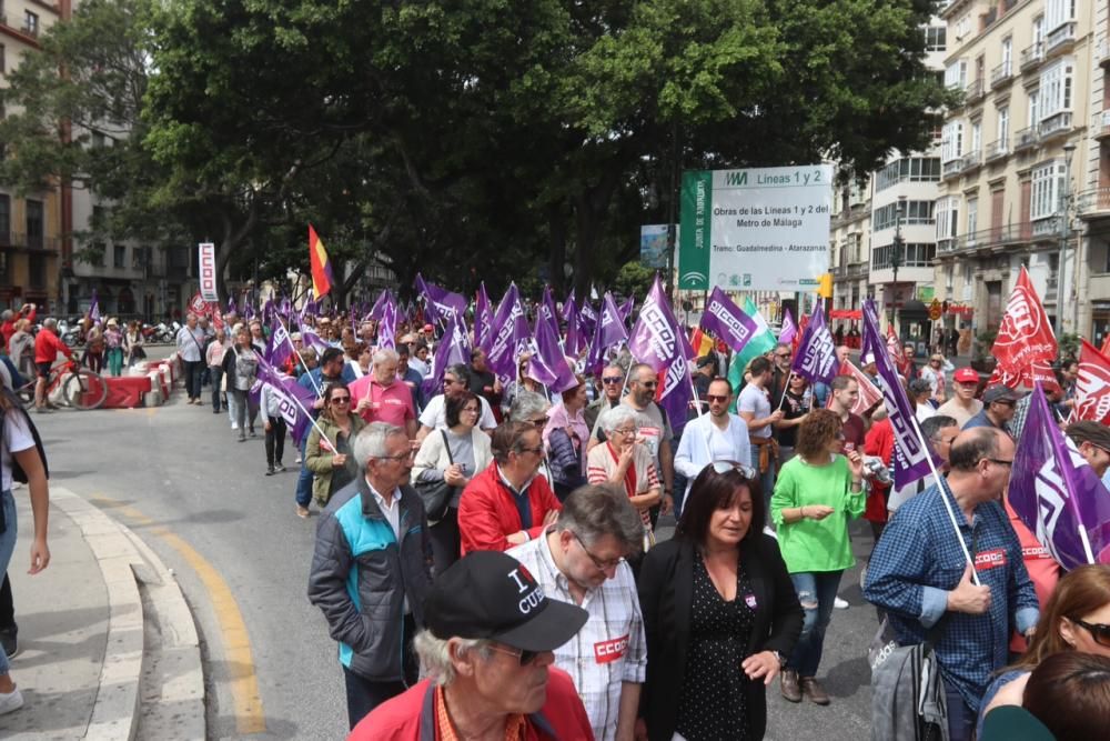 Miles de personas participan en la marcha convocada por los sindicatos para este martes, Día Internacional del Trabajo