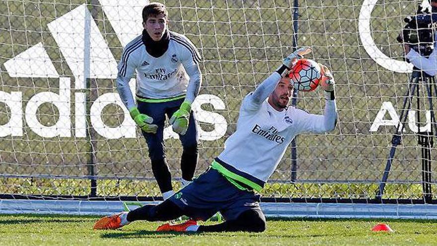 Kiko Casilla realiza su primer entrenamiento con el Madrid