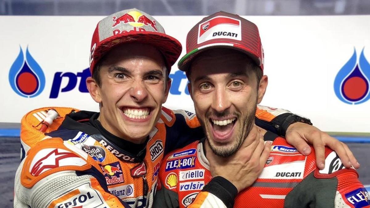 Marc Márquez (Honda) bromea con Andrea Dovizioso (Ducati).