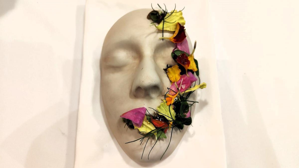 La cara con flores para lamer de Mugaritz.
