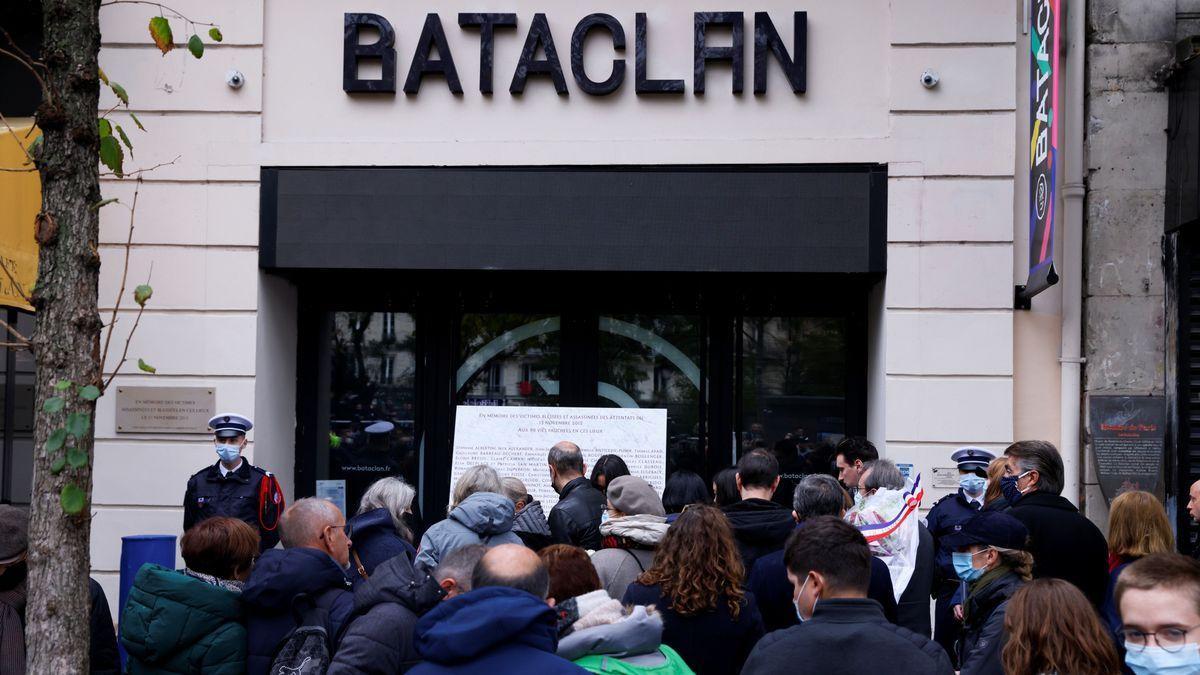 Homenajes en la Sala Bataclan de París.