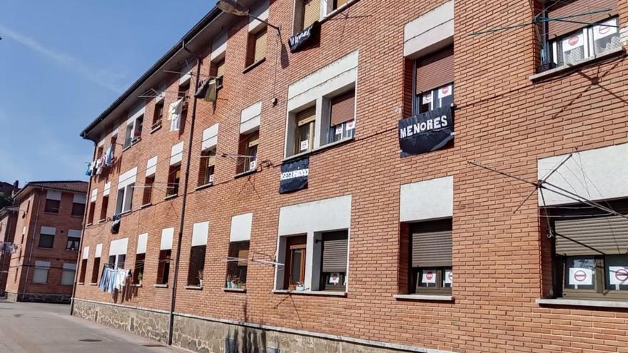 Rebrota la tensión en el barrio de Santa Marina en Mieres por la droga, con denuncias de amenazas a vecinos