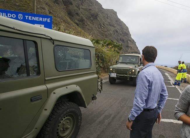 13/07/2016 Visita del presidente del Cabildo de Tenerife Carlos Alonso  junto a Técnicos para ver in situ el estado del derrumbe del talúd de la carretera que lleva a la Punta de Teno.José Luis González