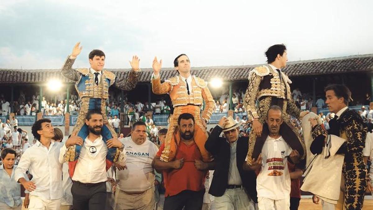 La plaza de toros de Tarazona volvió a vivir otra puerta grande de los tres toreros de la tarde.