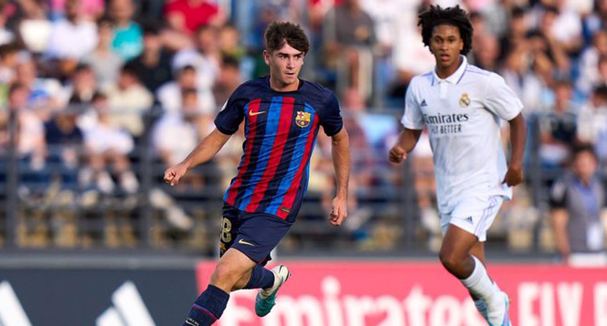 Una acción del partido entre el Real Madrid Castilla y el Barça Atlètic
