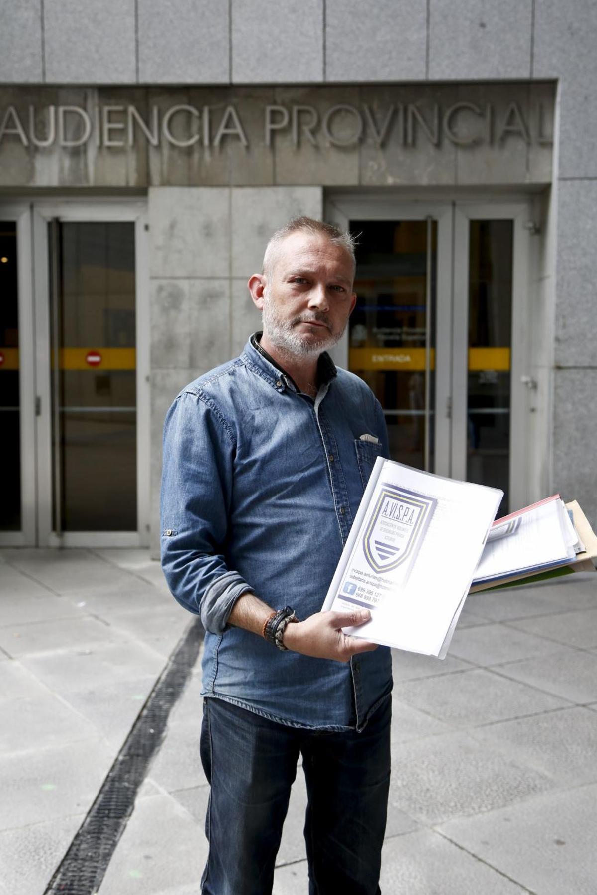 Jorge Fernández Cuesta, a la puerta de la Audiencia Provincial.