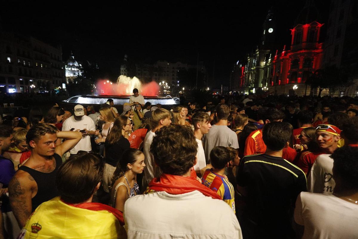 Euforia en València por el triunfo de la Roja Euforia en València por el triunfo de la Roja