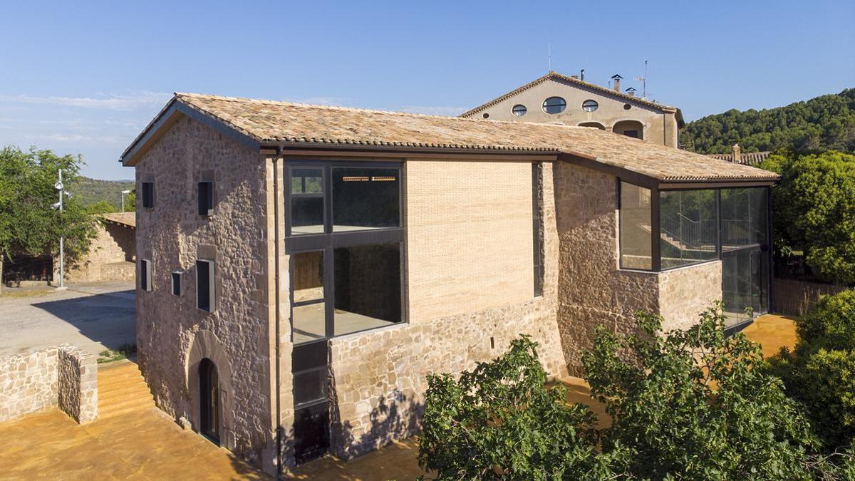 Actualment l’edifici està mig restaurat però pendent de poder acabar
