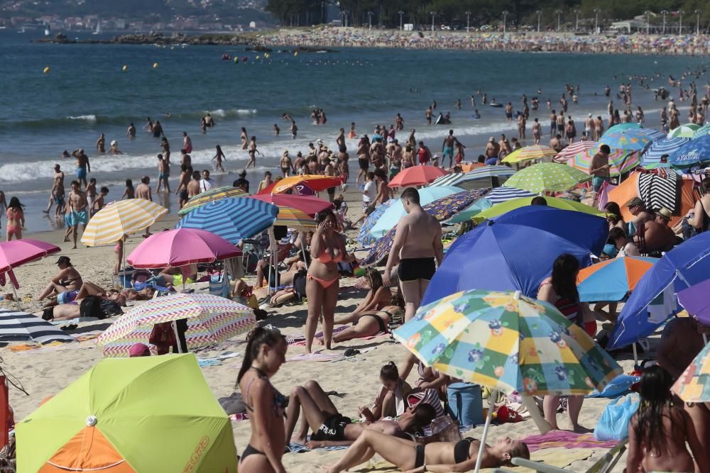El día más caluroso de lo que va de verano inundó los arenales de las Rías Baixas