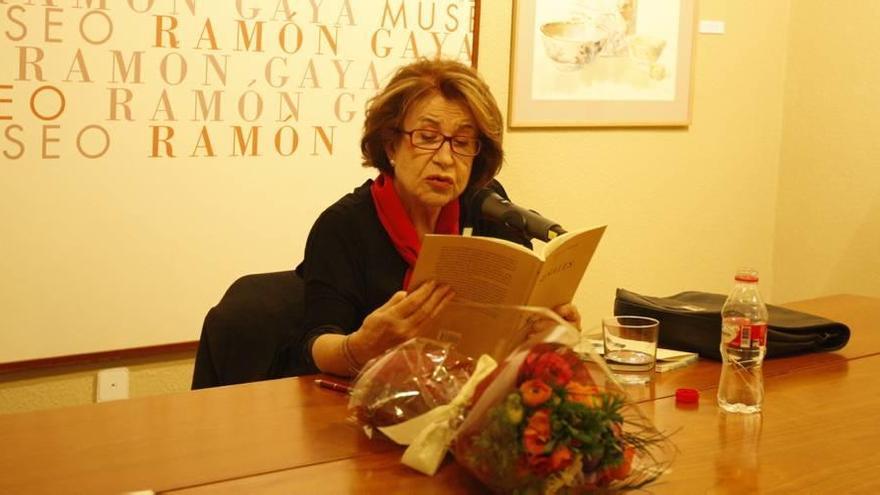 Dionisia García, durante un recital en el Museo Ramón Gaya.