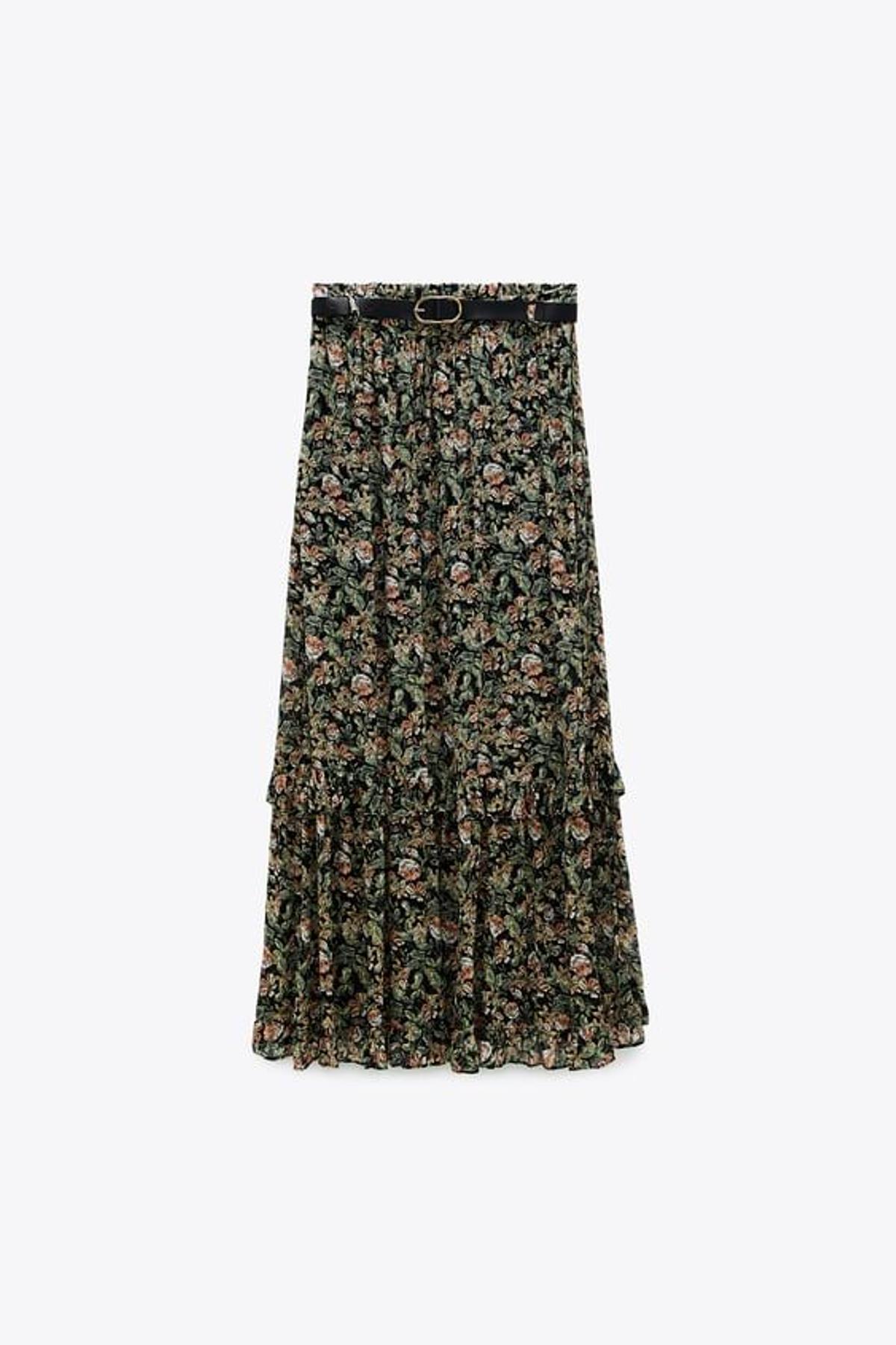 Falda de tiro alto con elástico en espalda, de Zara (25,99 euros)