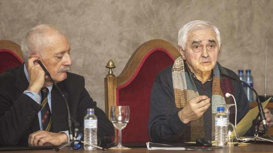 Ramón Rodríguez, director del RIDEA, y Javier Fernández Conde, durante la conferencia.