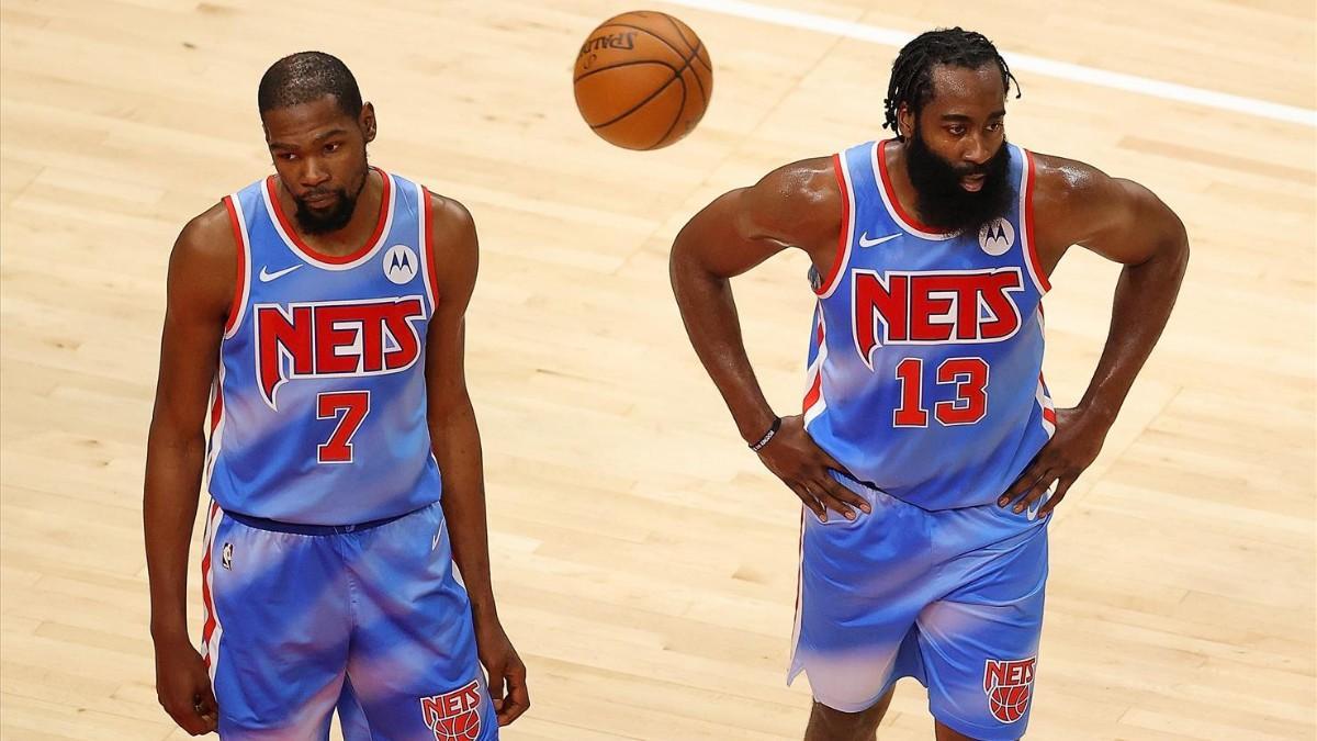 Harden y Durant, dos de los jugadores afectados por el covid en la NBA