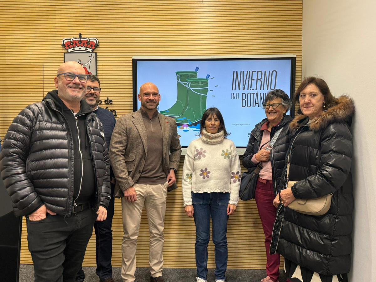 Participantes en la presentación de la programación de invierno del JArdín Botánico.