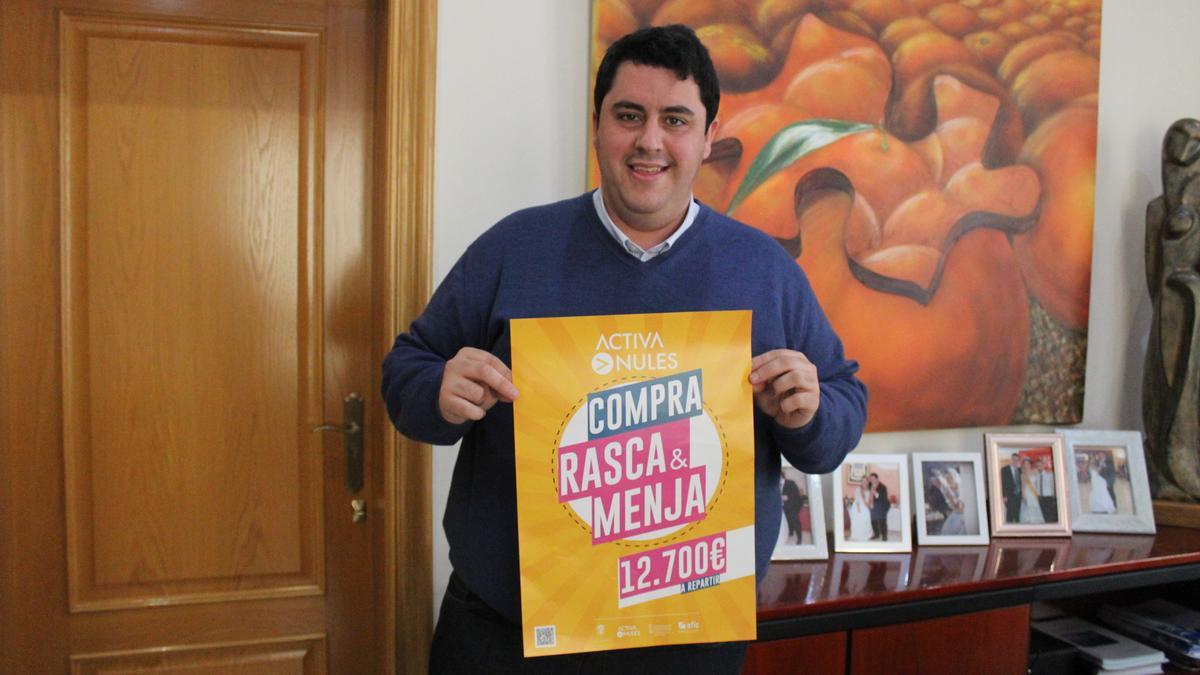 El alcalde de Nules. David García, presentó la campaña publicitaria.