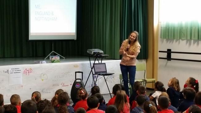 Festival escolar de lenguas extranjeras en La Atalaya de Guía