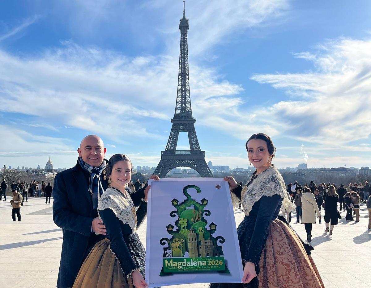 El presidente de la Junta de Fiestas, Raúl Collazos, ha estado en París junto a las reinas de la Magdalena 2025, Paula Torres y Carla Ibáñez.