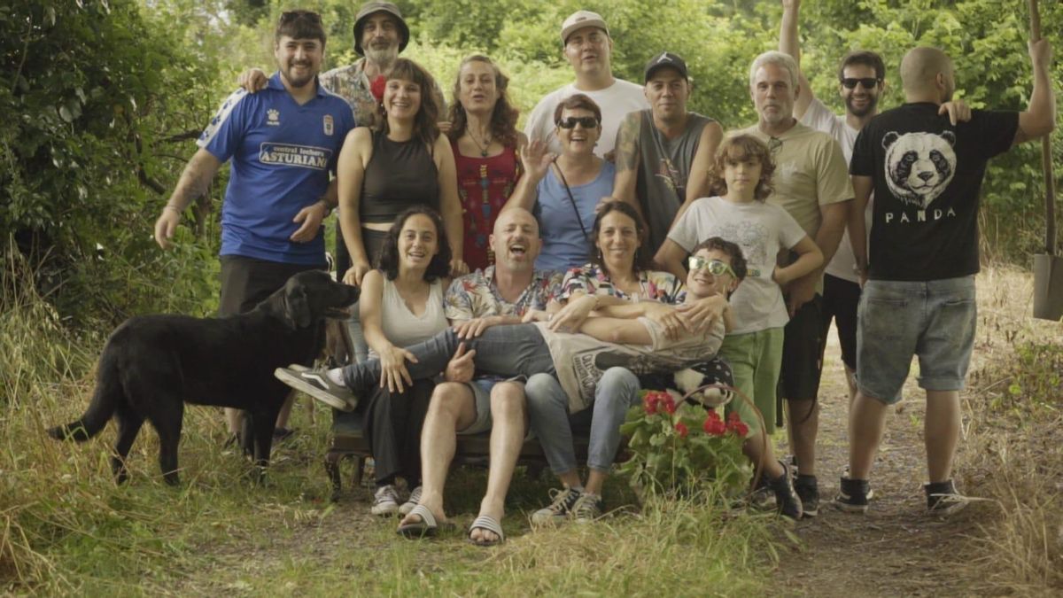 Participantes en el videoclip.