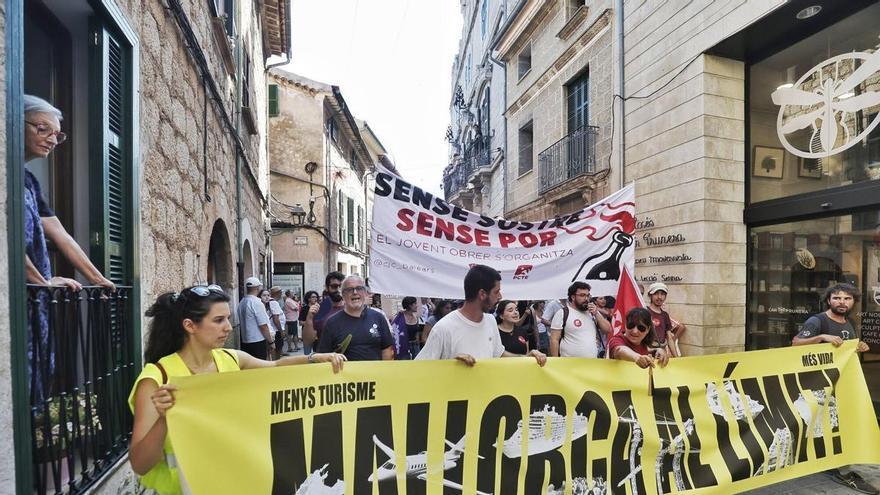MÉS reclama un plan de decrecimiento turístico tras la manifestación de Sóller