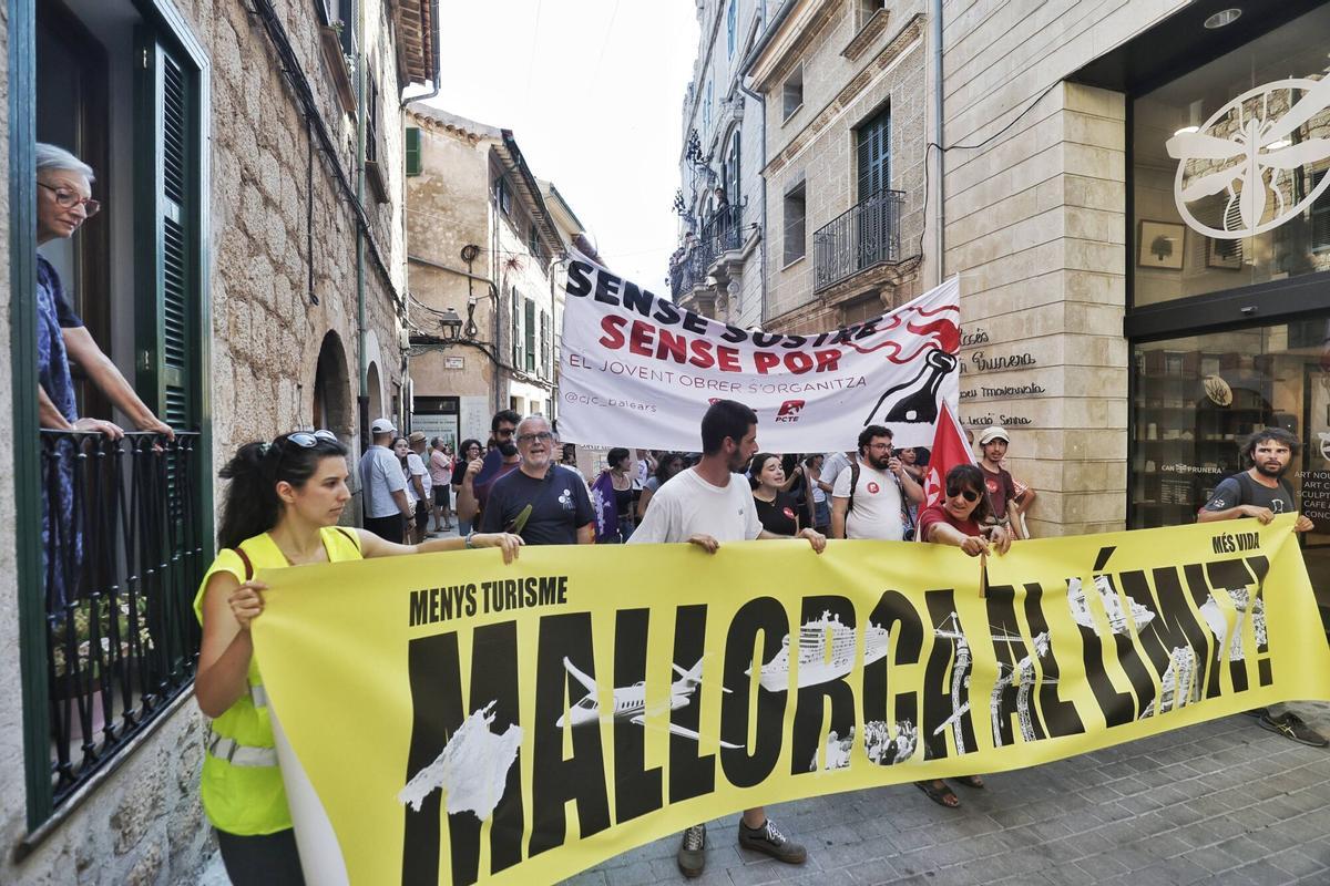 Sóller se moviliza contra la masificación turística Sóller se moviliza contra la masificación turística