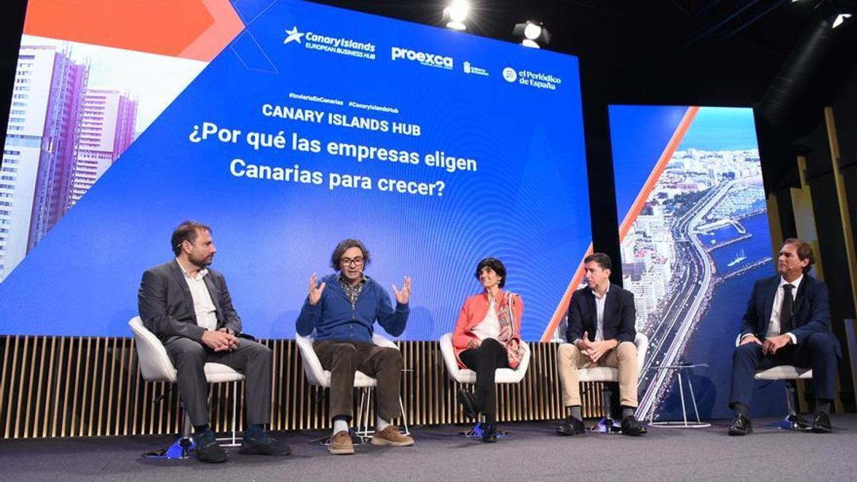 De izquierda a derecha, Raúl Natividad (CEIM), Mauricio García (DEV), María Benjumea (South Summit), José Luis Flórez (Dive) y Jerónimo Falcón (Proexca) durante la mesa redonda del encuentro celebrado enMadrid.