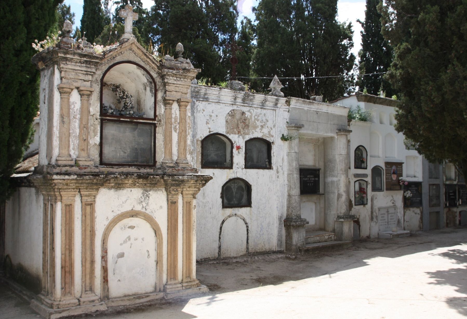 Estos son los cementerios más singulares de Extremadura