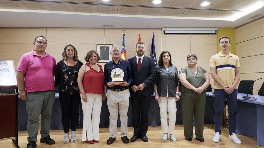 Amalio Herranz recibe el premio Farnals