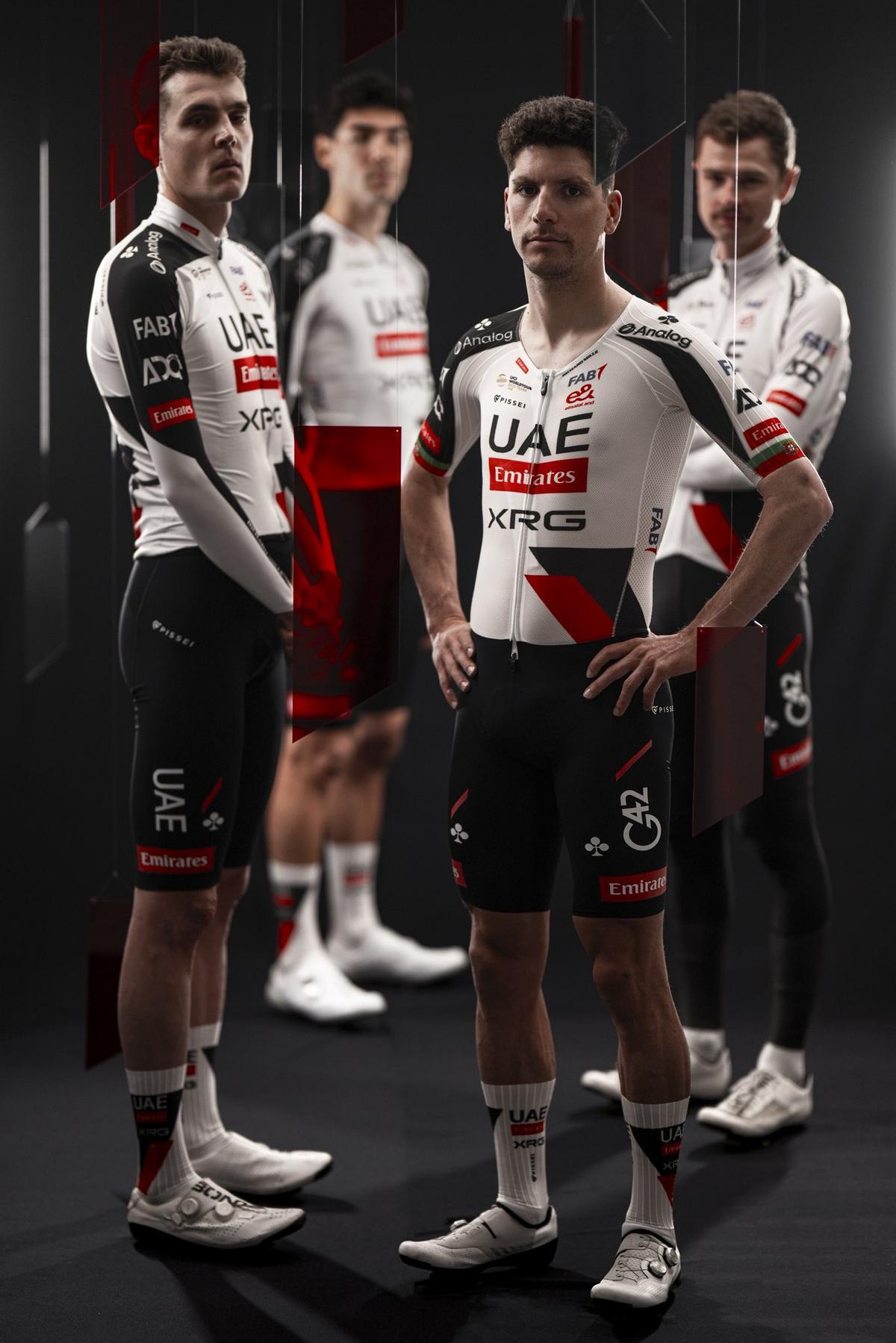 Maillots equipos World Tour 2026/UAE Emirates-XRG