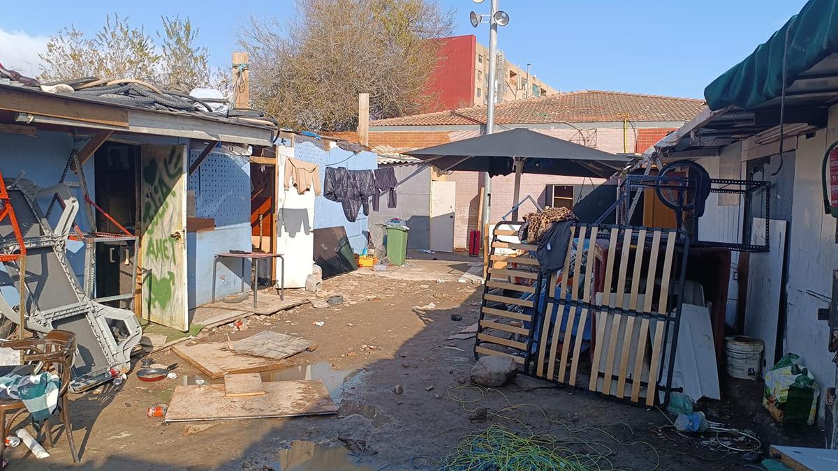 Así es el B9 por dentro: imágenes del gran asentamiento de Badalona, una vez desocupado