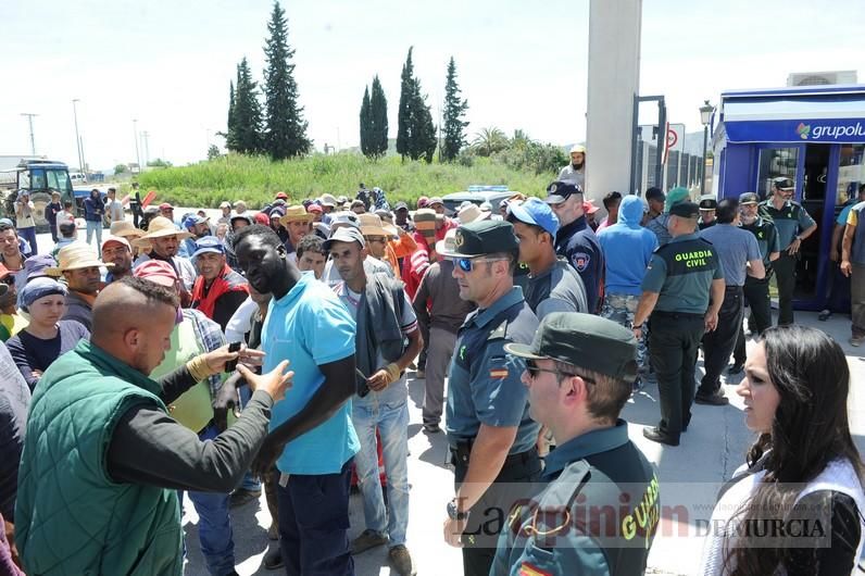 Protesta hortofrutícola en una empresa de El Raal