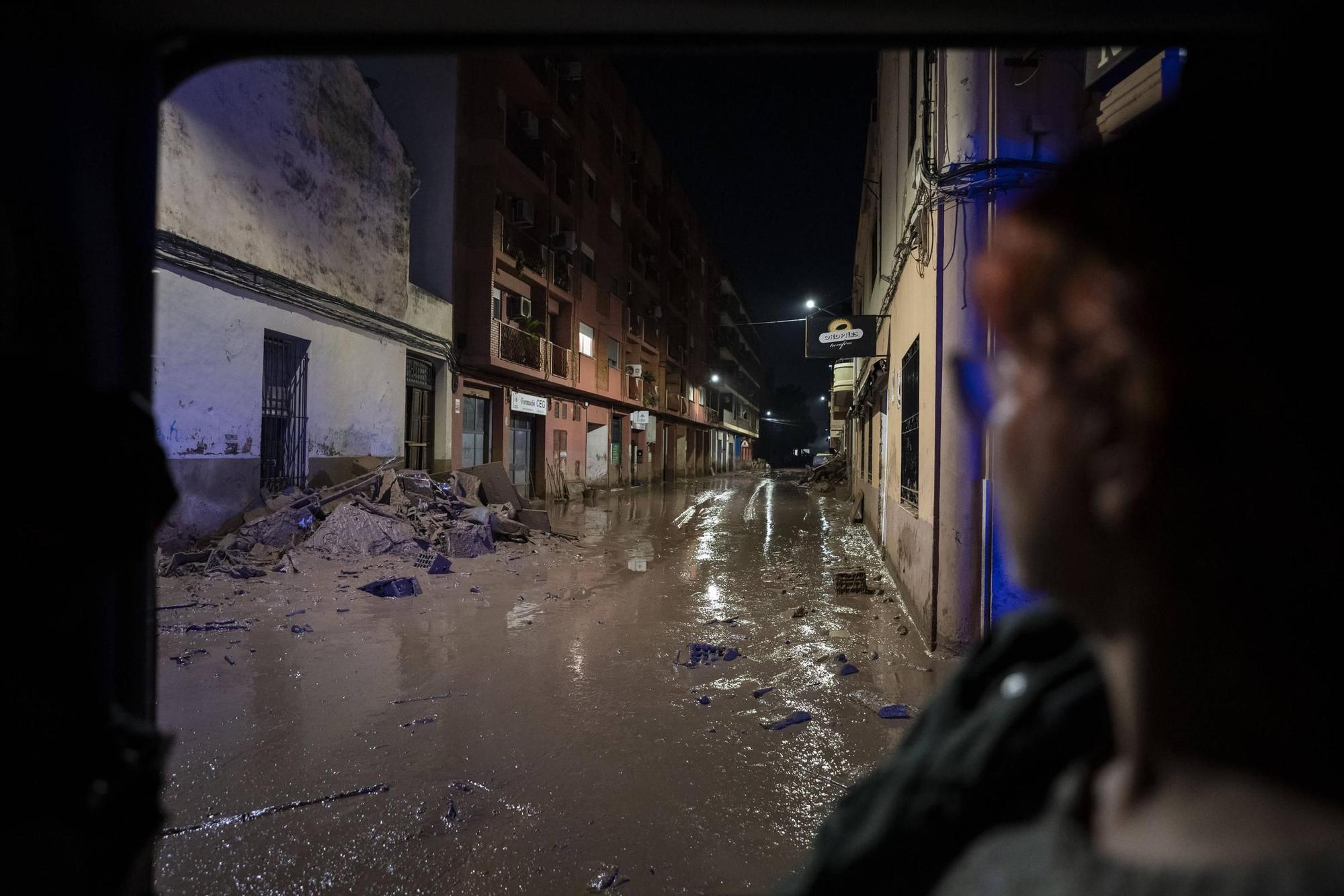 Así trabaja la Policía Nacional en la zona cero de la tragedia
