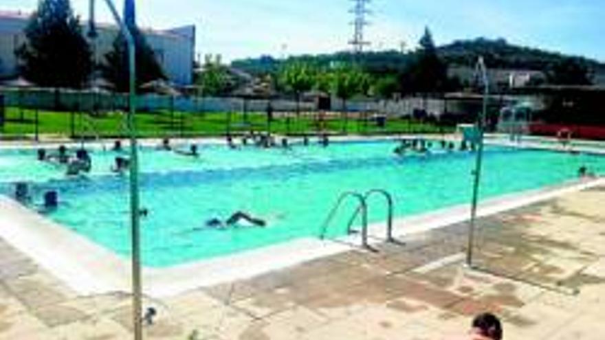 Apertura de la piscina municipal de Aliseda