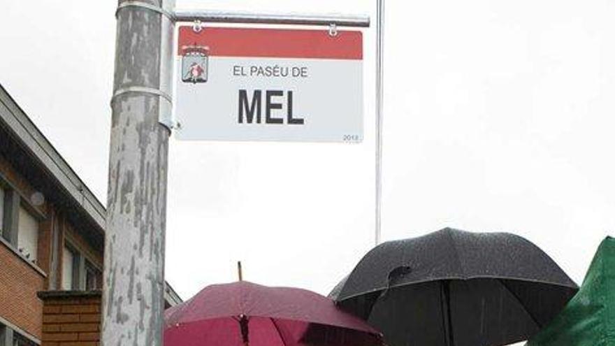 Los padres y el abuelo de Mel, en el paseo que ahora lleva su nombre