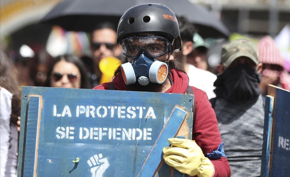 zentauroepp51214804 an anti government demonstrator carries a shield with text s191204190049