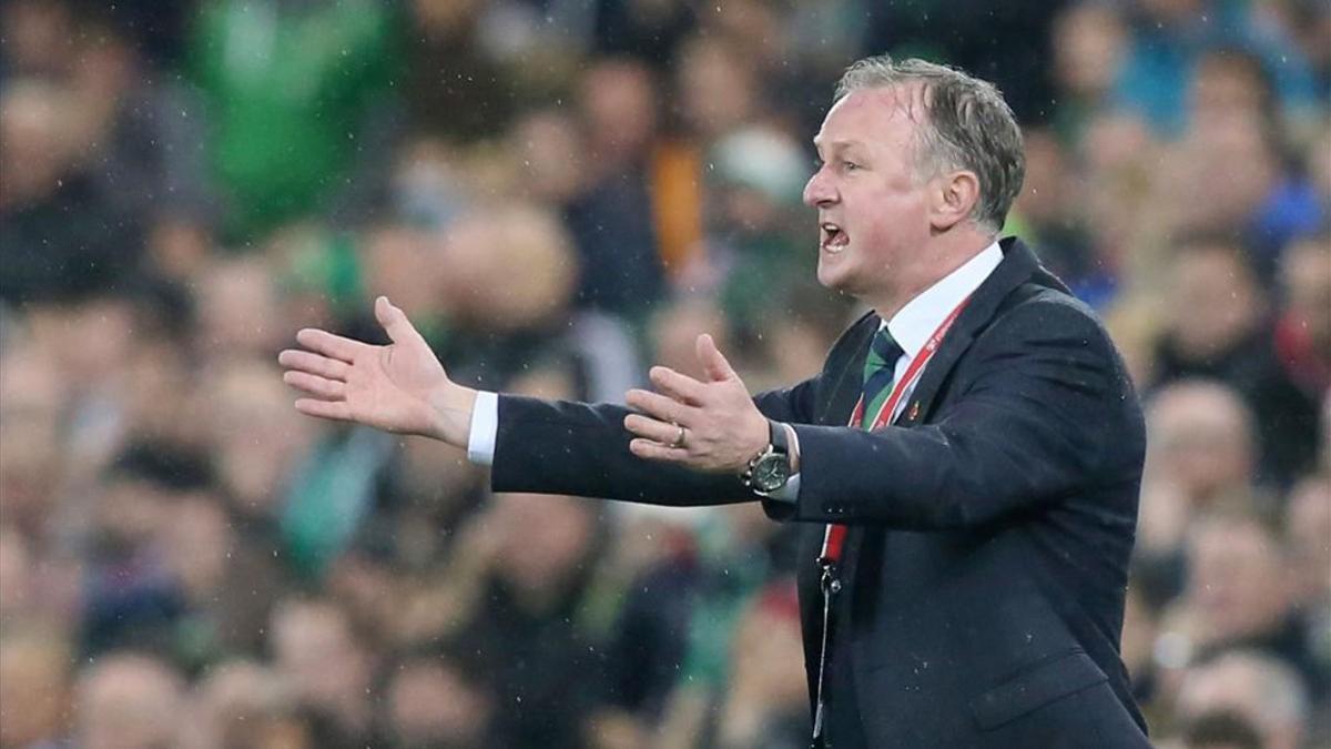 Michael O'Neill se quejó de la labor del árbitro del partido frente a Suiza