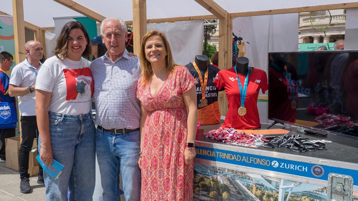 Sandra Gómez (vicealcaldesa), Paco Borao (pte. SD Correcaminos) y Pilar Bernabé (concelaja de Deportes)