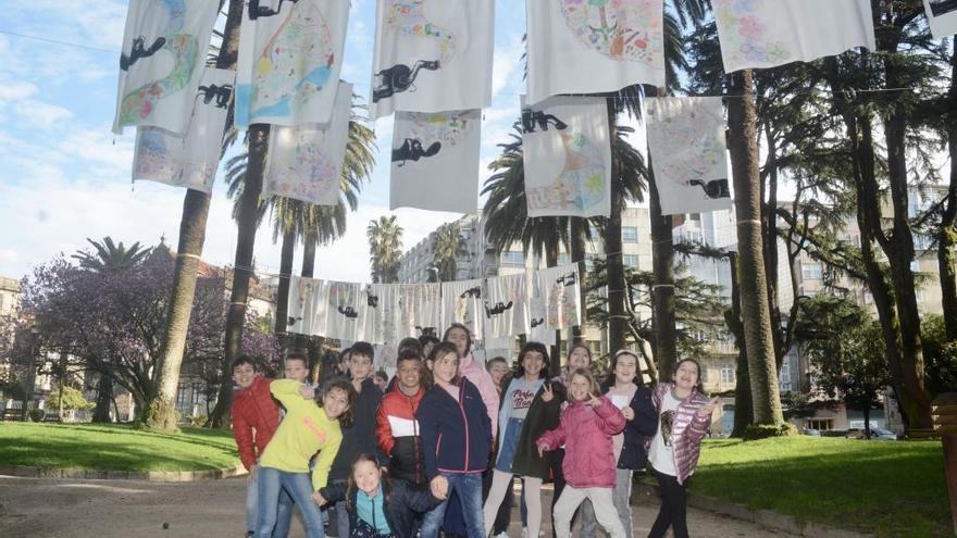 Escolares en la inauguración, esta mañana, de la exposición