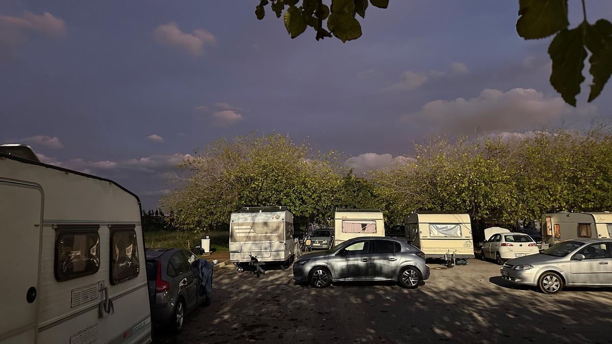 Wenn Leben im Wohnwagen trotz Vollzeitjob zum Alltag wird - die Wohnwagensiedlung bei Son Hugo in Palma.