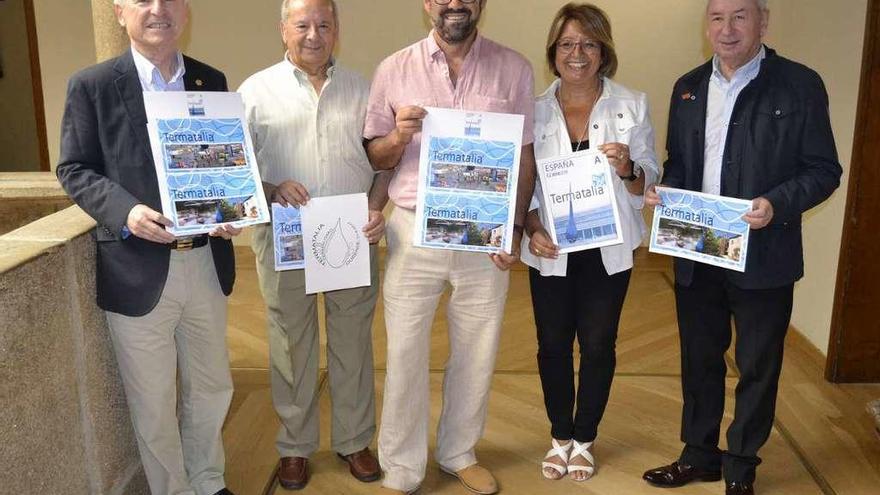 Presentación en el Liceo de Ourense del material filatélico de la próxima edición de Termatalia, ayer. // FdV