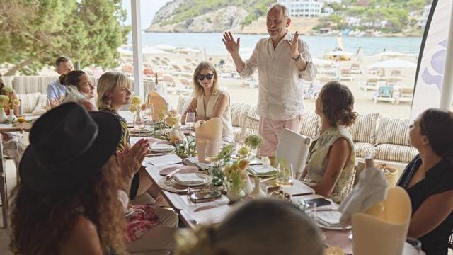 Sonrojo Beach, el restaurante a pie de mar. |  | FOTOS: MONDRIAN Y HYDE IBIZA